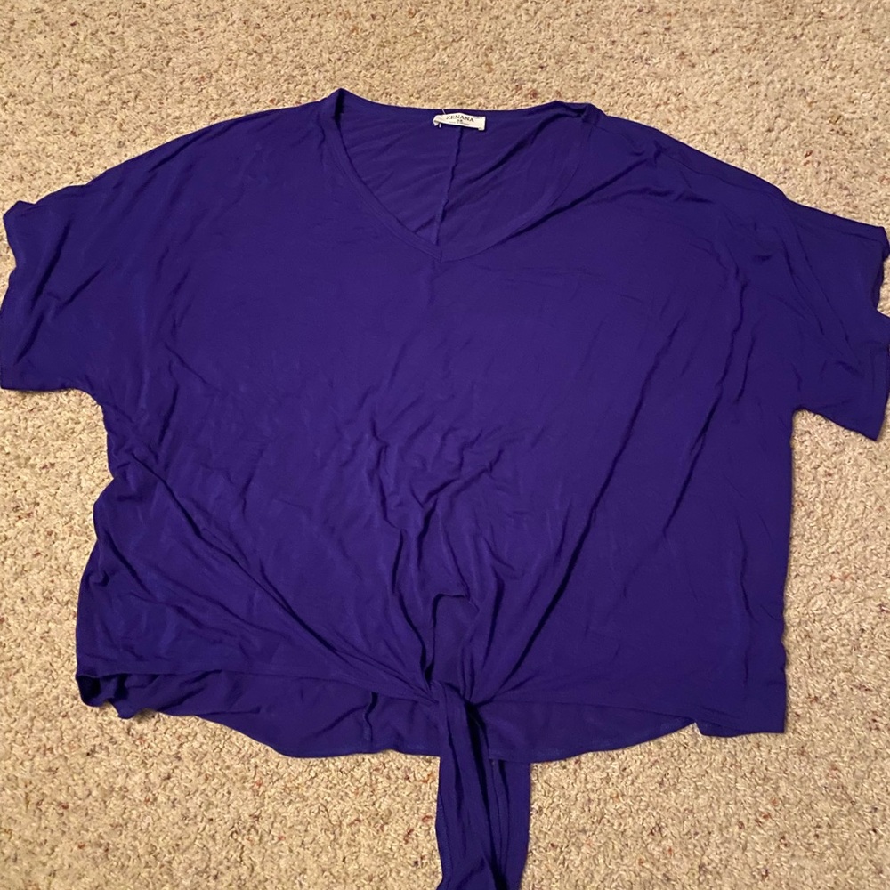 Zenana v neck top. Tie front. 3X